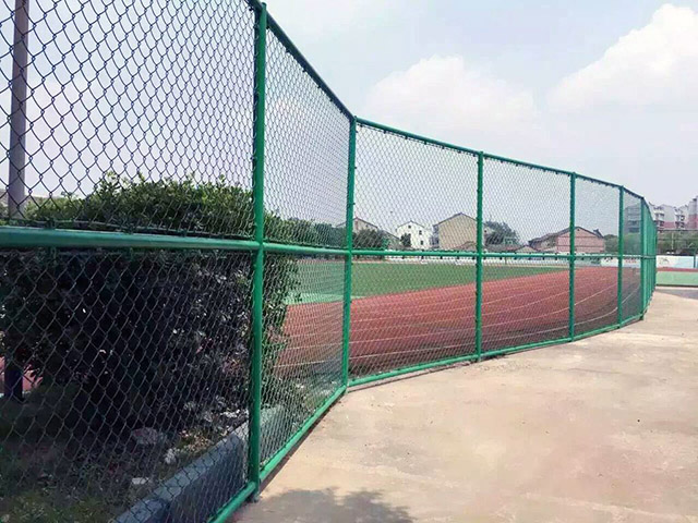 足球場圍擋護欄價格制作的工藝流程