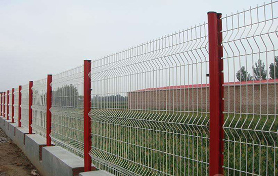 1米8工地圍欄網如何提高護欄使用壽命