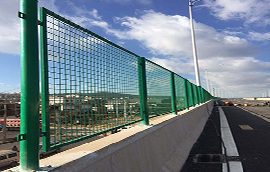 高速公路防護欄安裝及其用途的簡單介紹