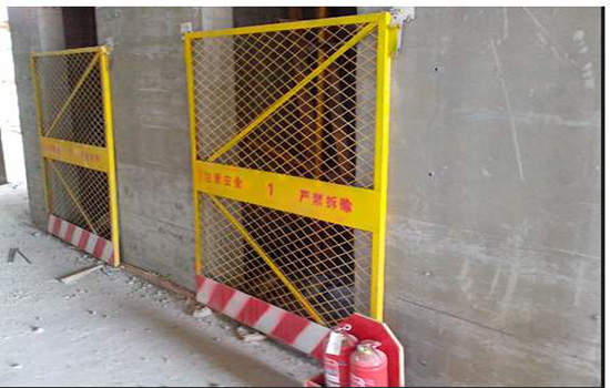 電梯井口防護門