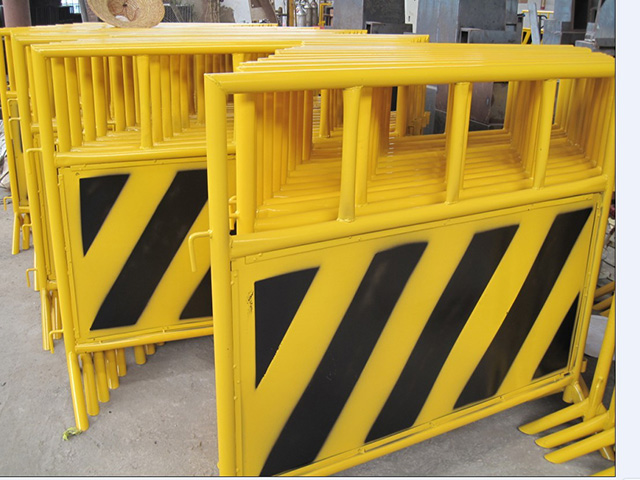 道路中間防護柵欄采用什么樣的工藝進行工生產?